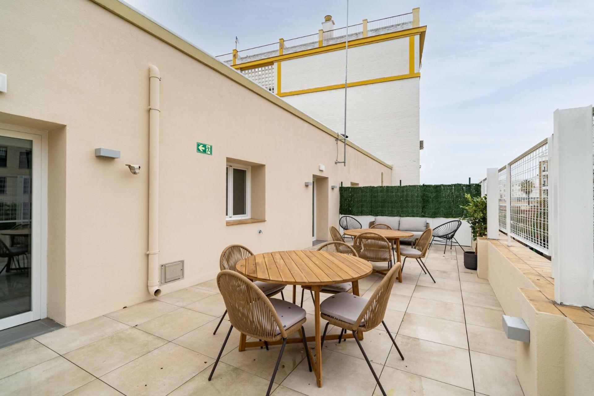 Limehome Sevilla Ronda De Capuchinos Exterior photo