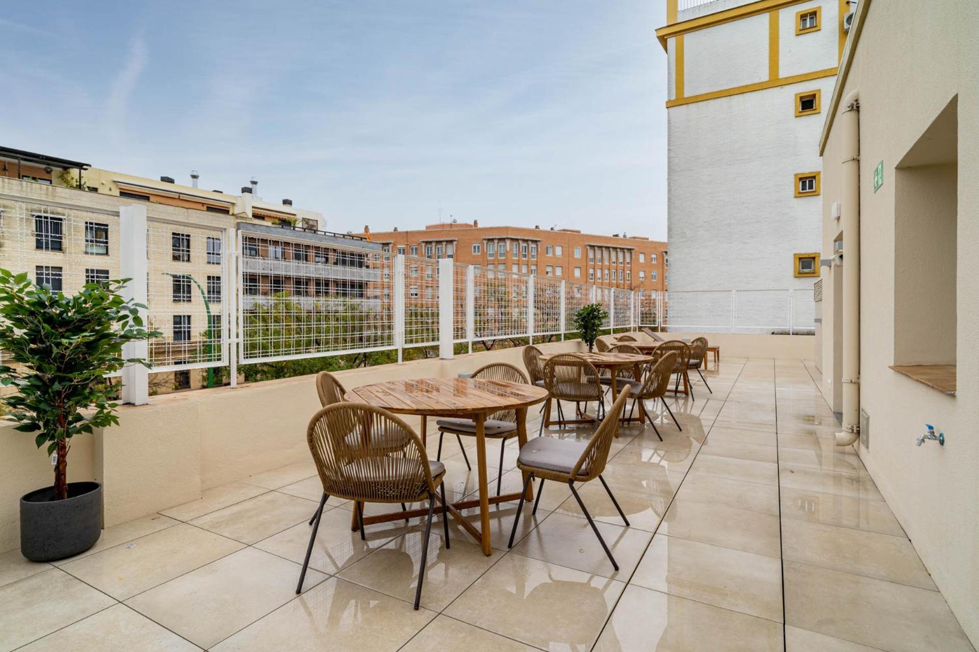 Limehome Sevilla Ronda De Capuchinos Exterior photo